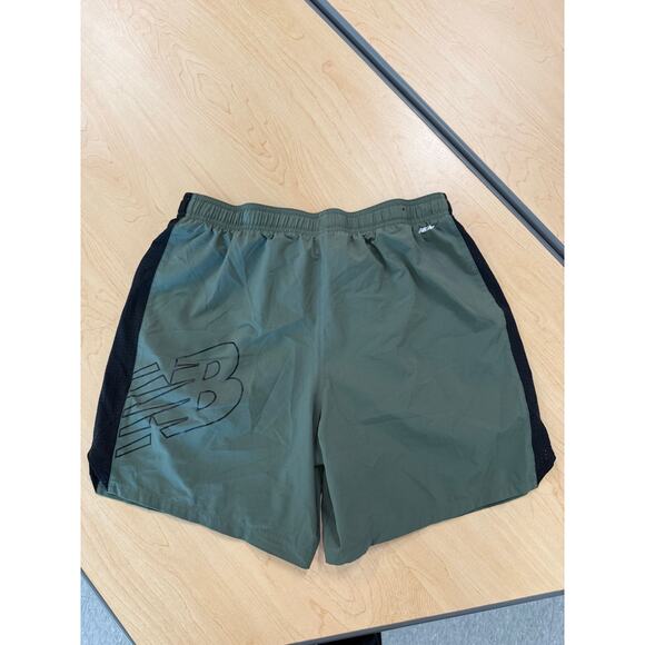 New Balance Men’s Running Shorts Size L Green Black NWT - Picture 2 of 3